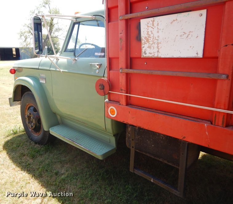 image for item FY9708 1972 Dodge 600 grain truck