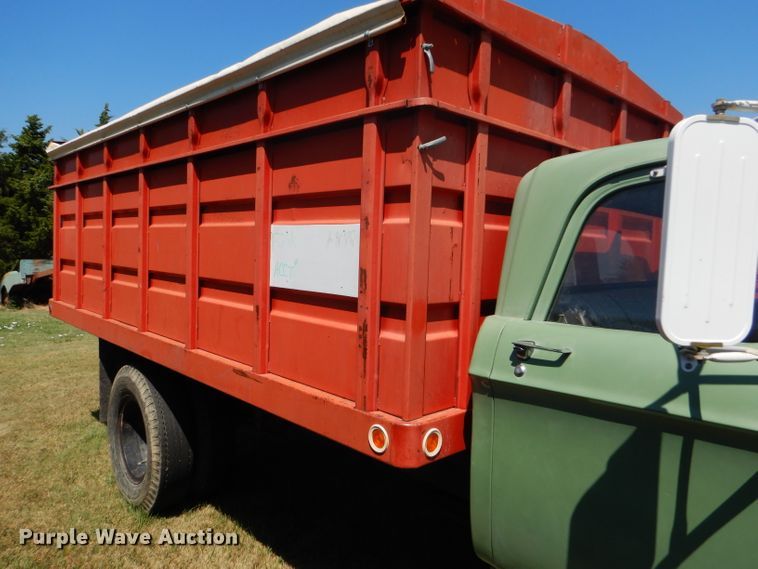 image for item FY9708 1972 Dodge 600 grain truck