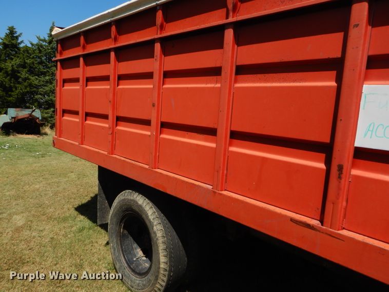 image for item FY9708 1972 Dodge 600 grain truck