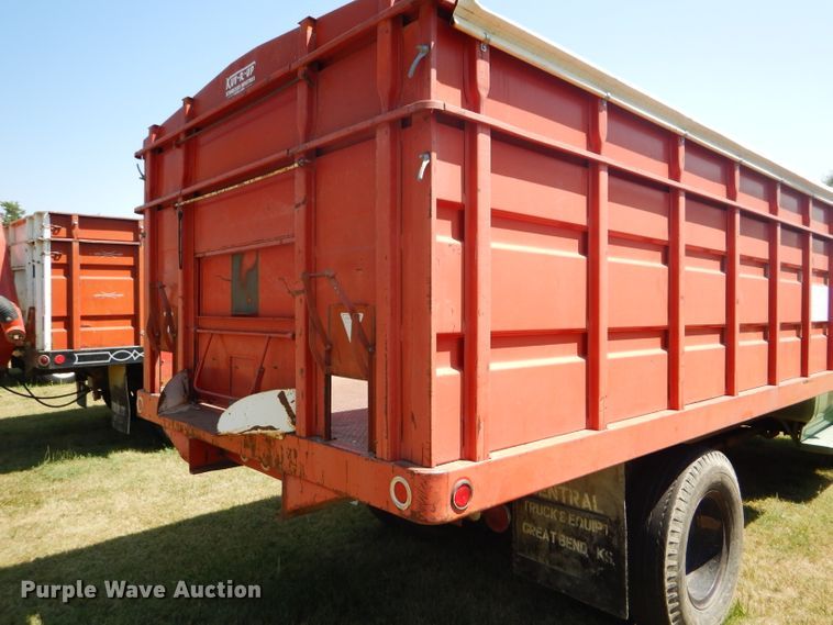 image for item FY9708 1972 Dodge 600 grain truck