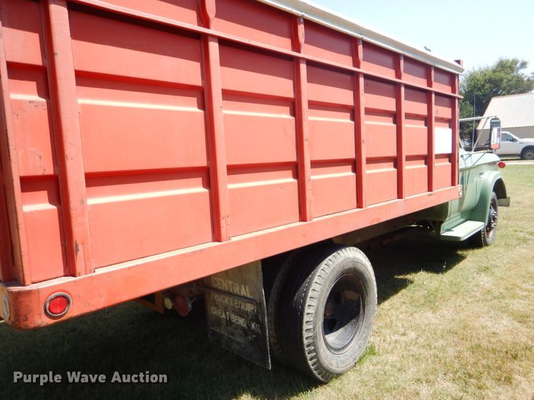 image for item FY9708 1972 Dodge 600 grain truck