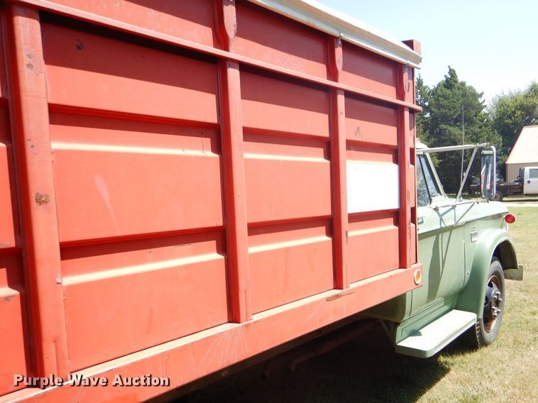 image for item FY9708 1972 Dodge 600 grain truck