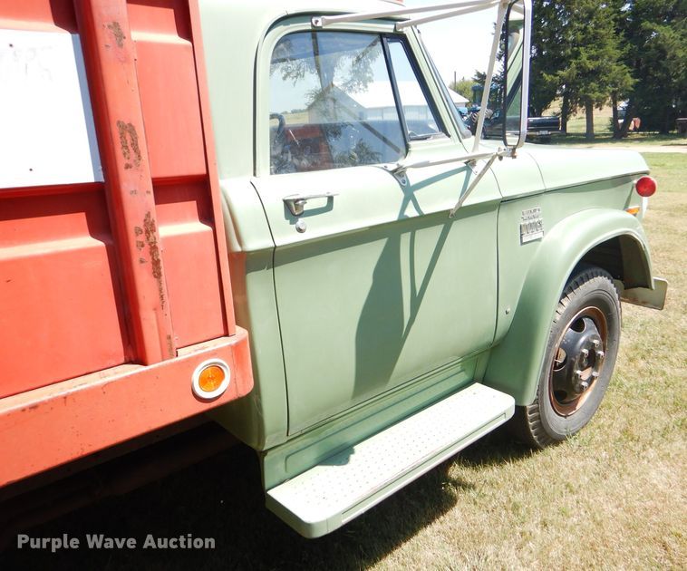 image for item FY9708 1972 Dodge 600 grain truck