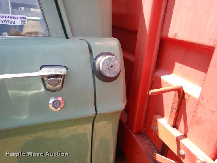 image for item FY9708 1972 Dodge 600 grain truck