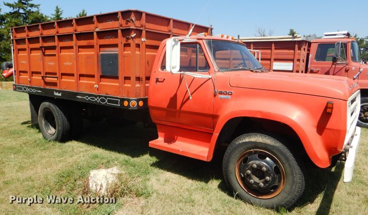 image for item FY9709 1975 Dodge D600 grain truck