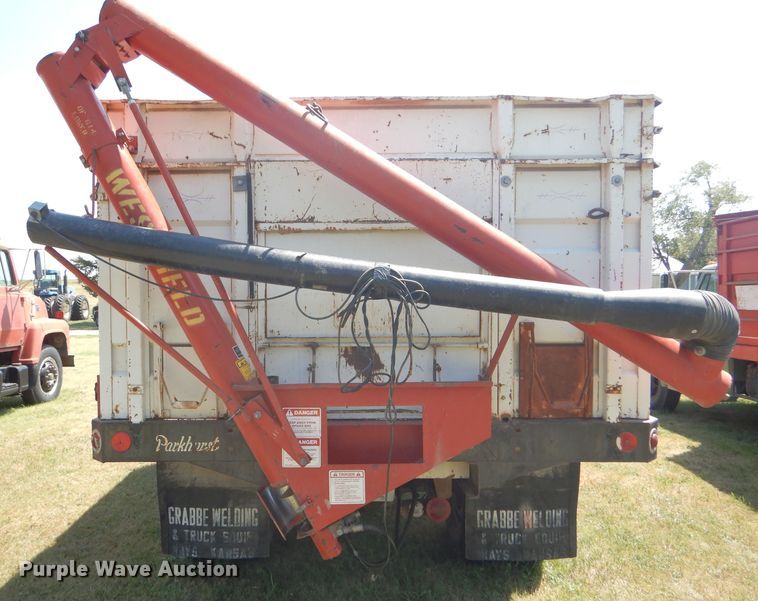 image for item FY9709 1975 Dodge D600 grain truck