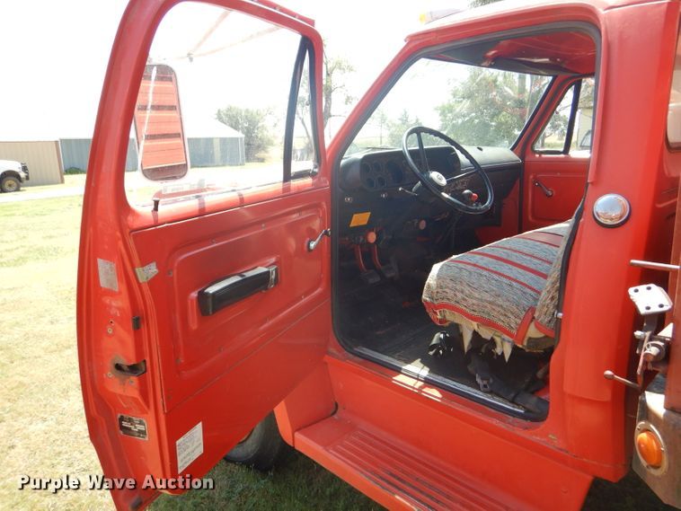 image for item FY9709 1975 Dodge D600 grain truck