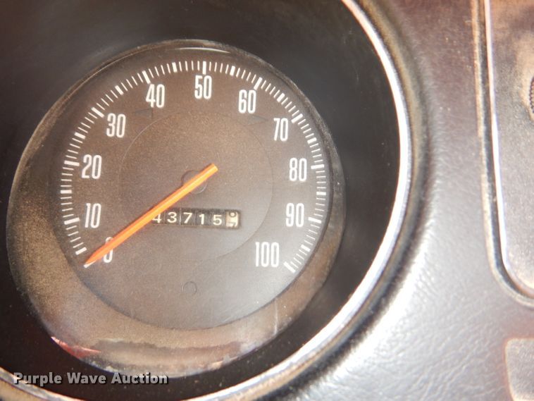 image for item FY9709 1975 Dodge D600 grain truck