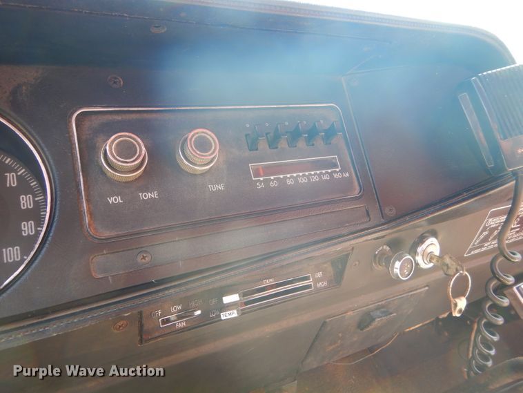 image for item FY9709 1975 Dodge D600 grain truck