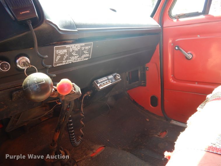 image for item FY9709 1975 Dodge D600 grain truck