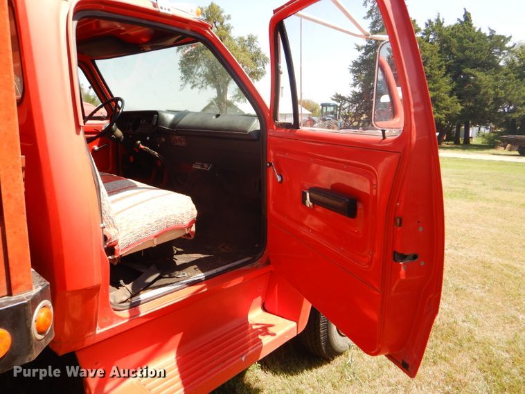 image for item FY9709 1975 Dodge D600 grain truck
