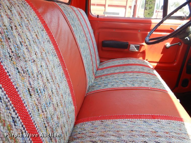 image for item FY9709 1975 Dodge D600 grain truck