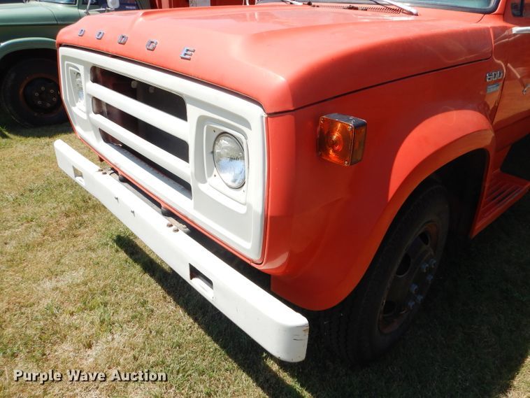 image for item FY9709 1975 Dodge D600 grain truck