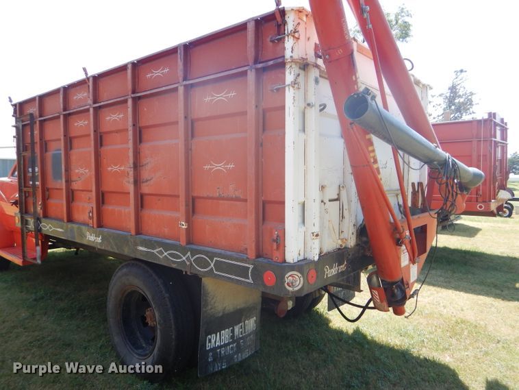 image for item FY9709 1975 Dodge D600 grain truck