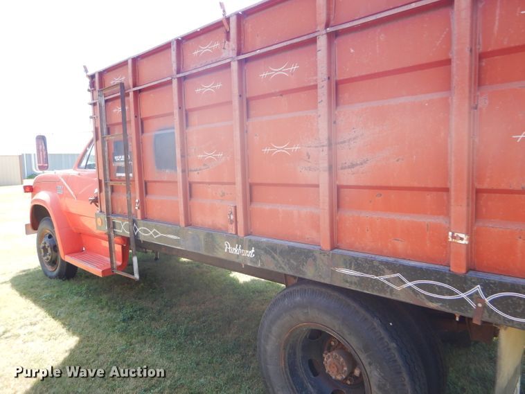 image for item FY9709 1975 Dodge D600 grain truck