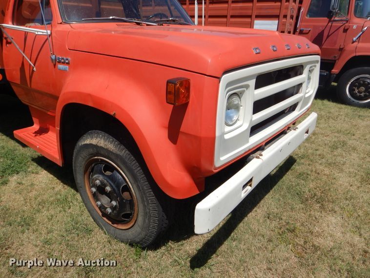 image for item FY9709 1975 Dodge D600 grain truck