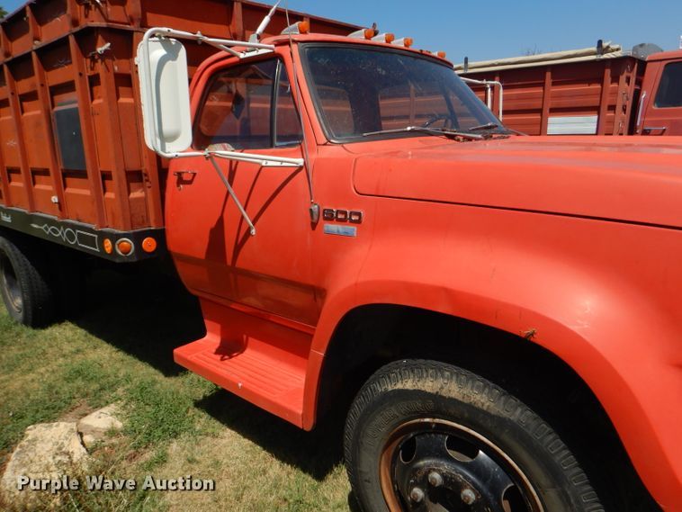 image for item FY9709 1975 Dodge D600 grain truck