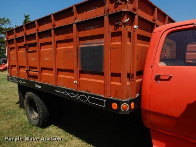 image for item FY9709 1975 Dodge D600 grain truck