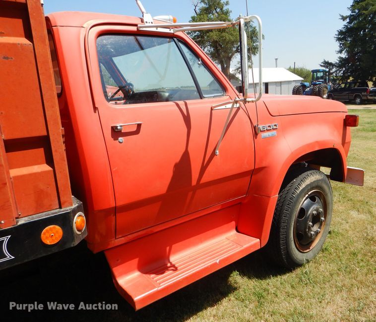 image for item FY9709 1975 Dodge D600 grain truck