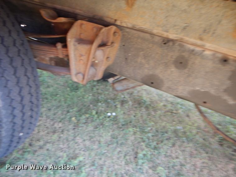 image for item FY9709 1975 Dodge D600 grain truck