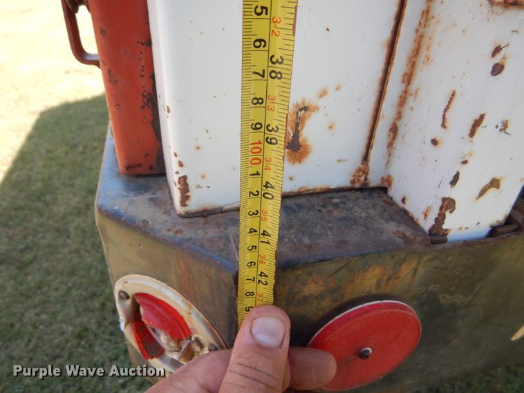 image for item FY9709 1975 Dodge D600 grain truck