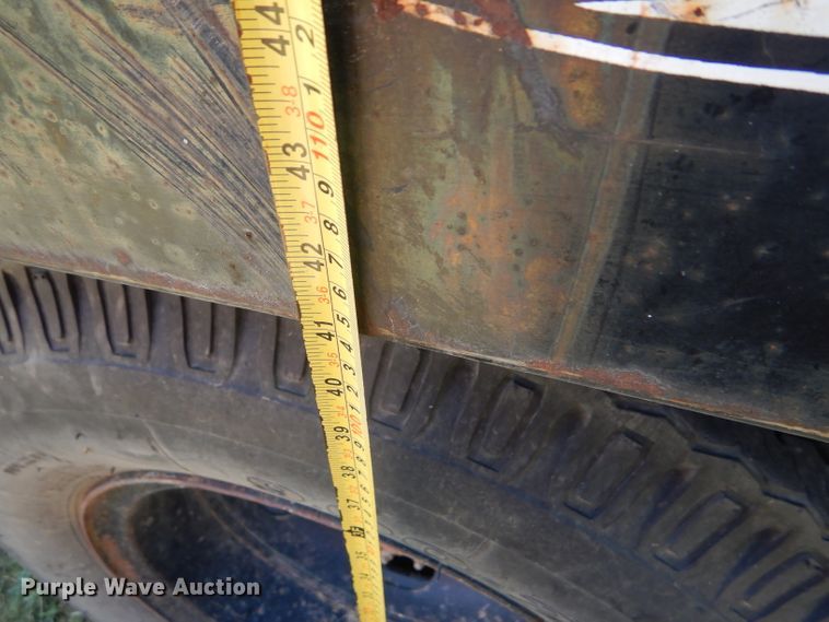 image for item FY9709 1975 Dodge D600 grain truck