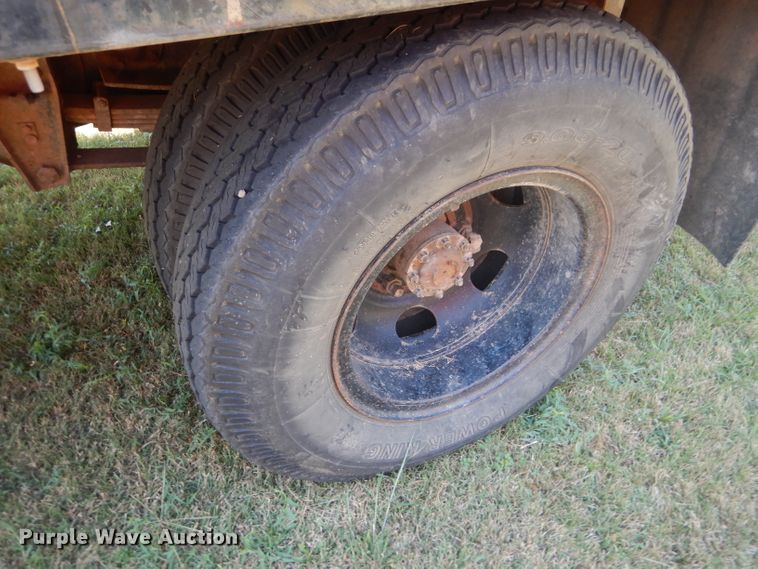 image for item FY9709 1975 Dodge D600 grain truck