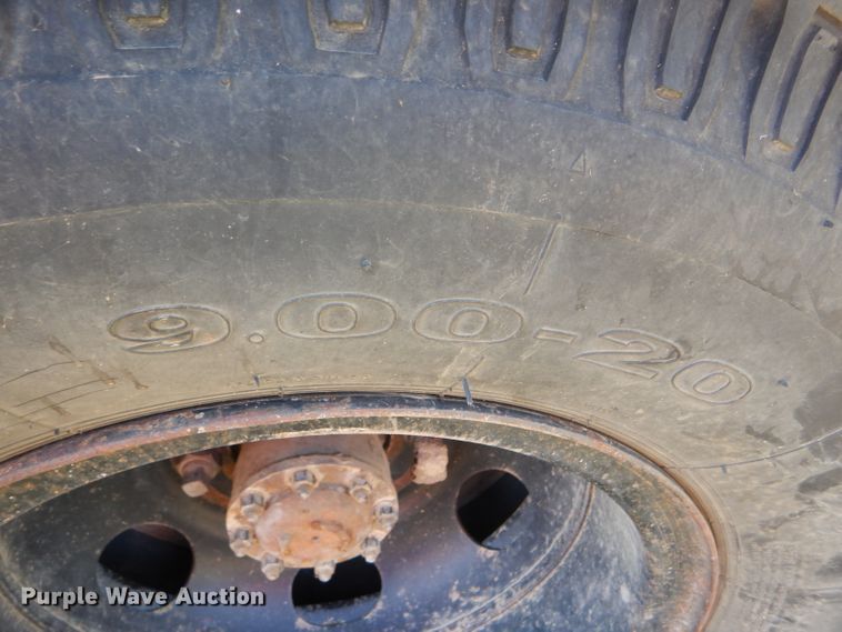 image for item FY9709 1975 Dodge D600 grain truck