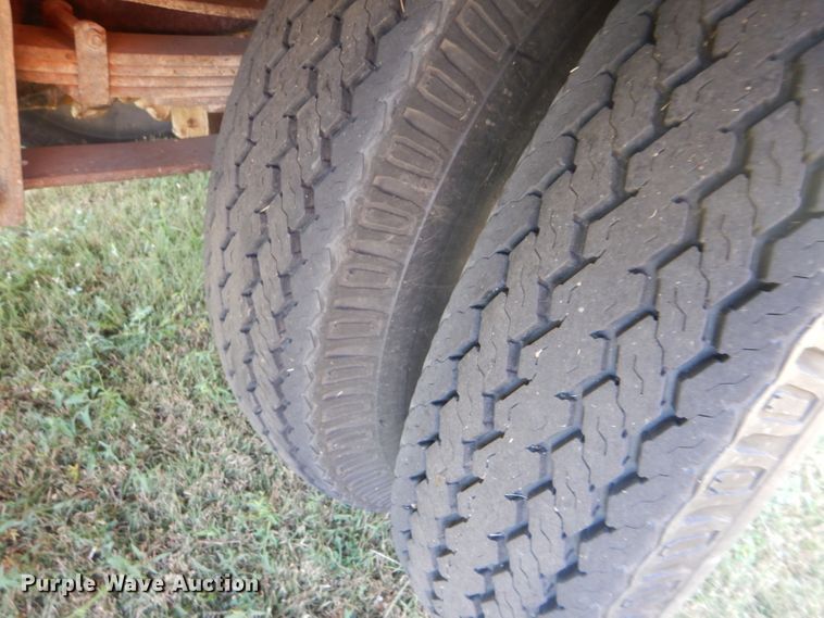 image for item FY9709 1975 Dodge D600 grain truck