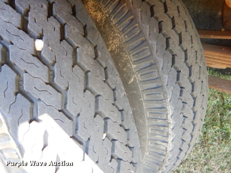 image for item FY9709 1975 Dodge D600 grain truck