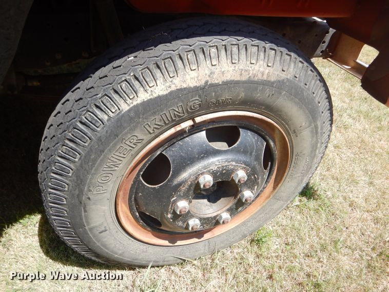 image for item FY9709 1975 Dodge D600 grain truck