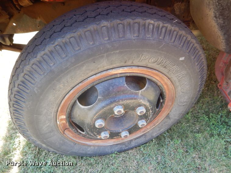 image for item FY9709 1975 Dodge D600 grain truck