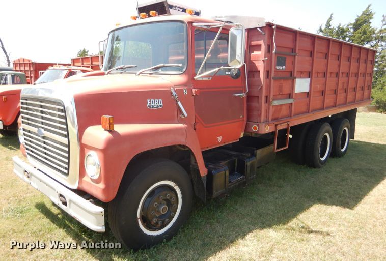 image for item FY9710 1977 Ford 7000 grain truck