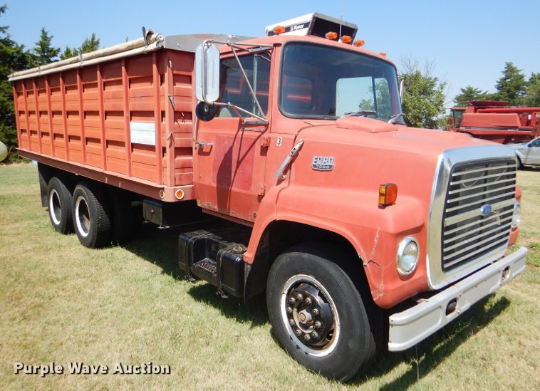 image for item FY9710 1977 Ford 7000 grain truck