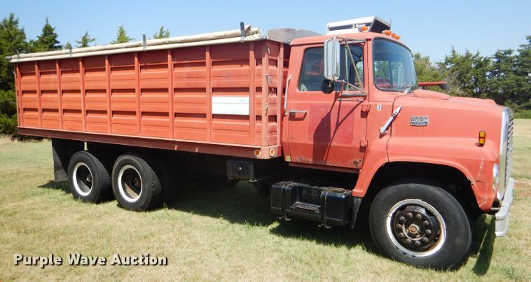 image for item FY9710 1977 Ford 7000 grain truck