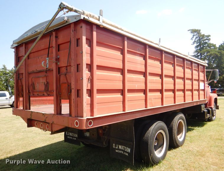 image for item FY9710 1977 Ford 7000 grain truck