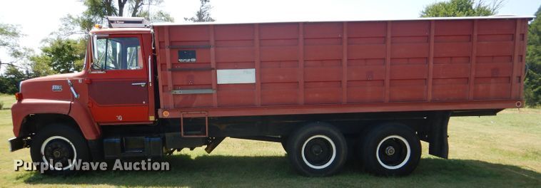 image for item FY9710 1977 Ford 7000 grain truck