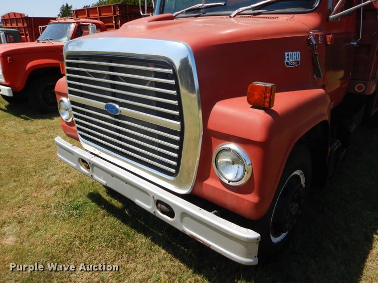 image for item FY9710 1977 Ford 7000 grain truck