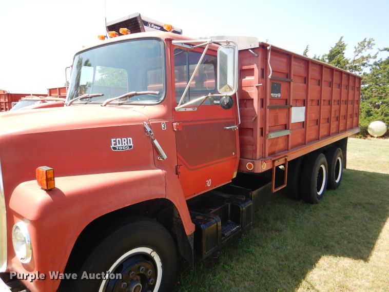 image for item FY9710 1977 Ford 7000 grain truck