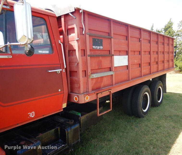 image for item FY9710 1977 Ford 7000 grain truck