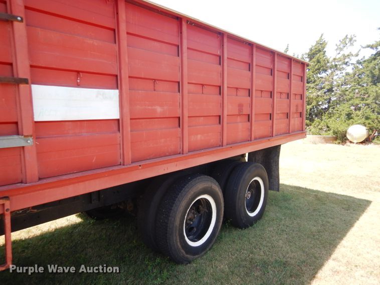 image for item FY9710 1977 Ford 7000 grain truck