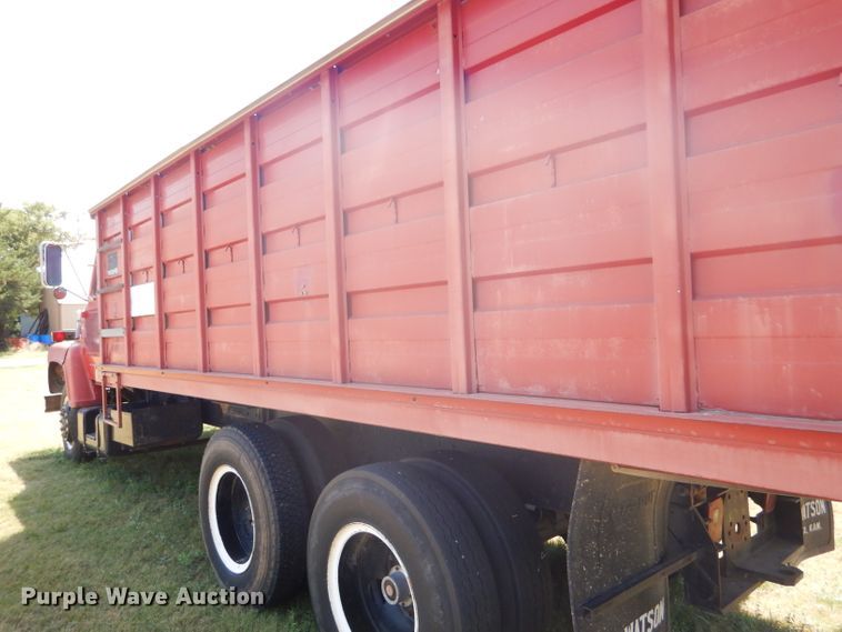 image for item FY9710 1977 Ford 7000 grain truck