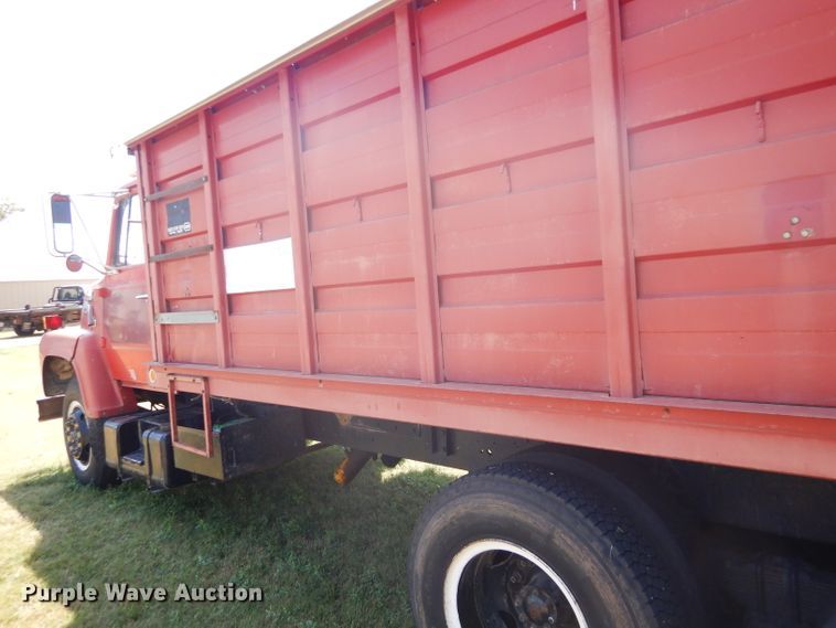 image for item FY9710 1977 Ford 7000 grain truck