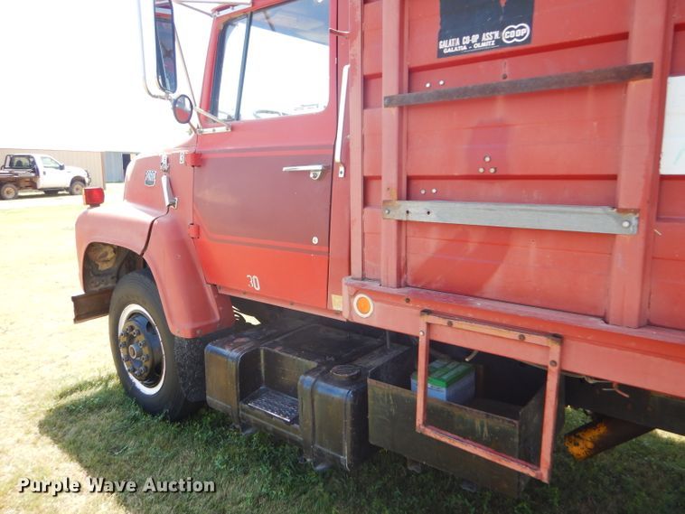 image for item FY9710 1977 Ford 7000 grain truck