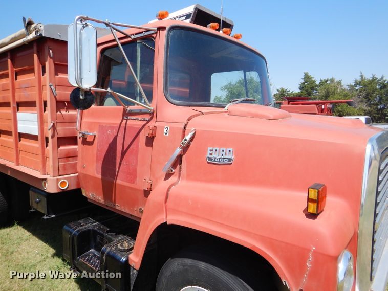 image for item FY9710 1977 Ford 7000 grain truck