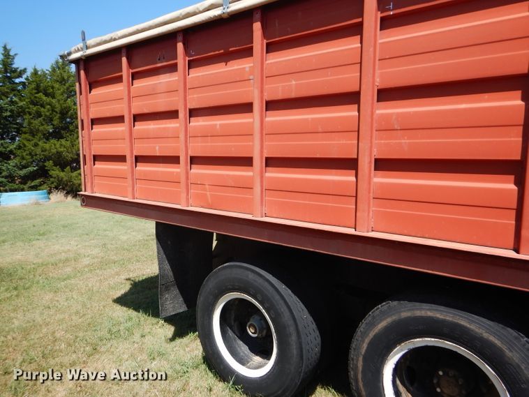 image for item FY9710 1977 Ford 7000 grain truck