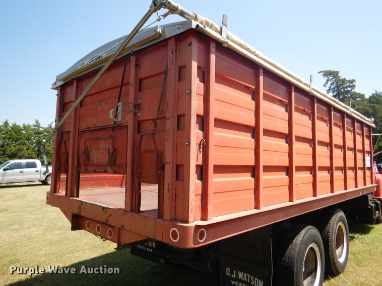 image for item FY9710 1977 Ford 7000 grain truck