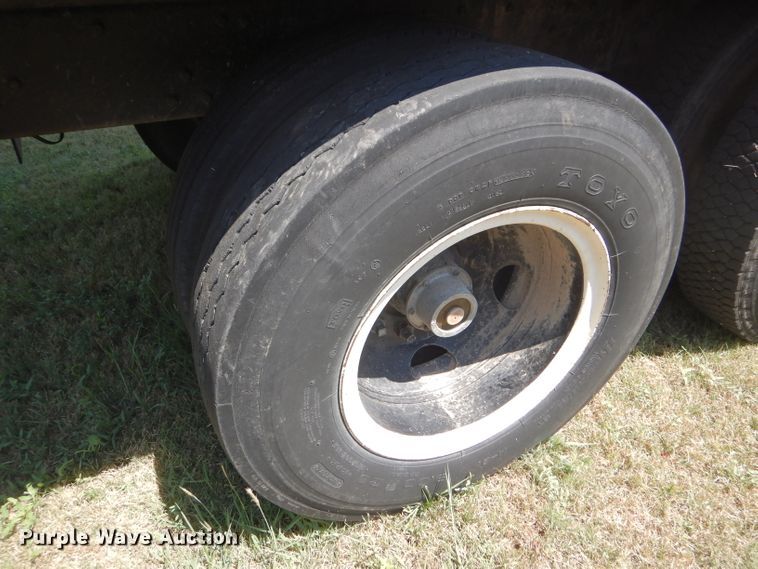 image for item FY9710 1977 Ford 7000 grain truck