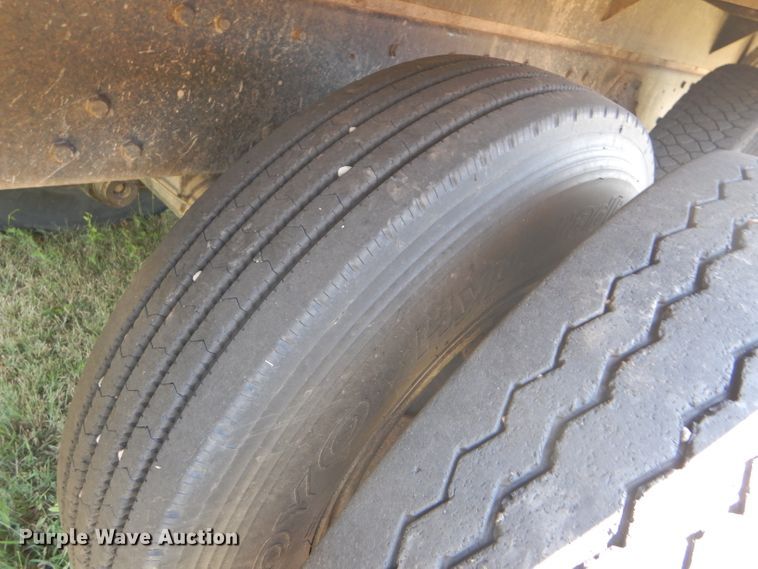 image for item FY9710 1977 Ford 7000 grain truck