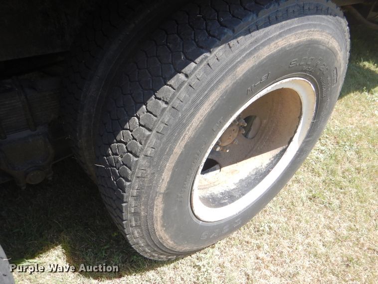 image for item FY9710 1977 Ford 7000 grain truck